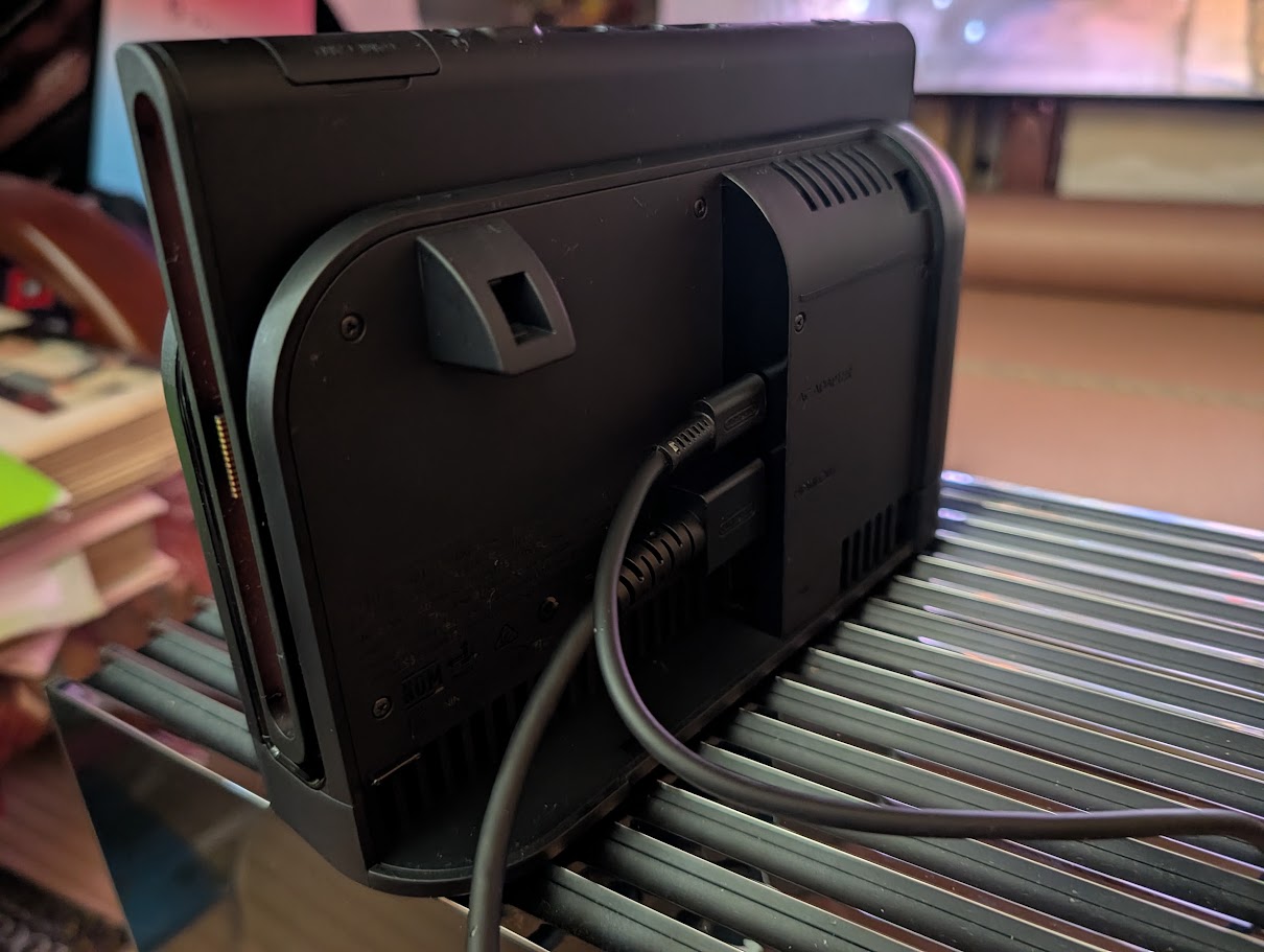 Nintendo Switch 2のドック背面にHDMIケーブルを接続したところ