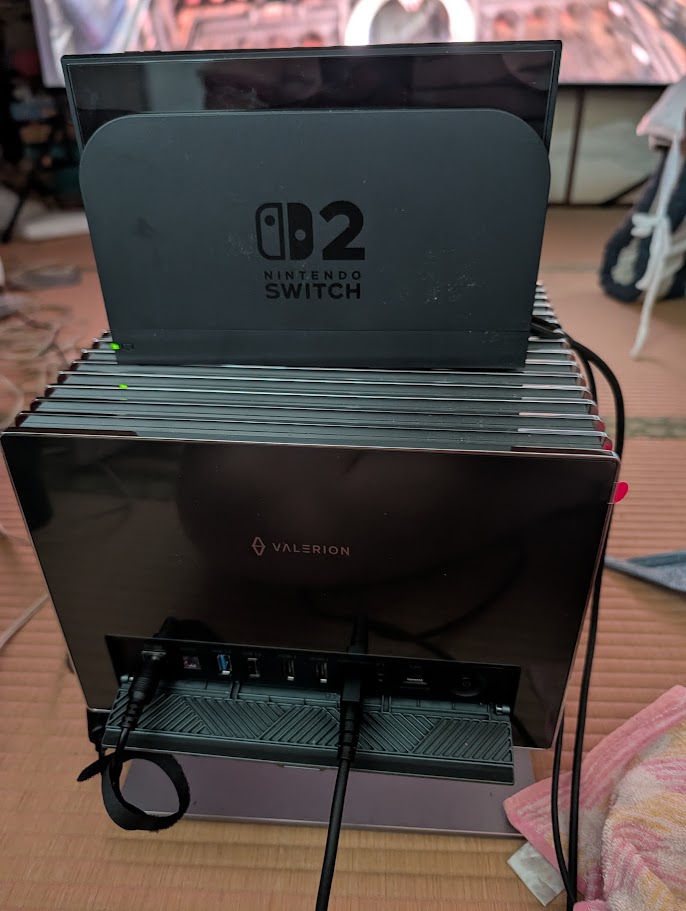 AWOL Valerion Pro2の上にNintendo Switch 2のドックを置いた接続状態