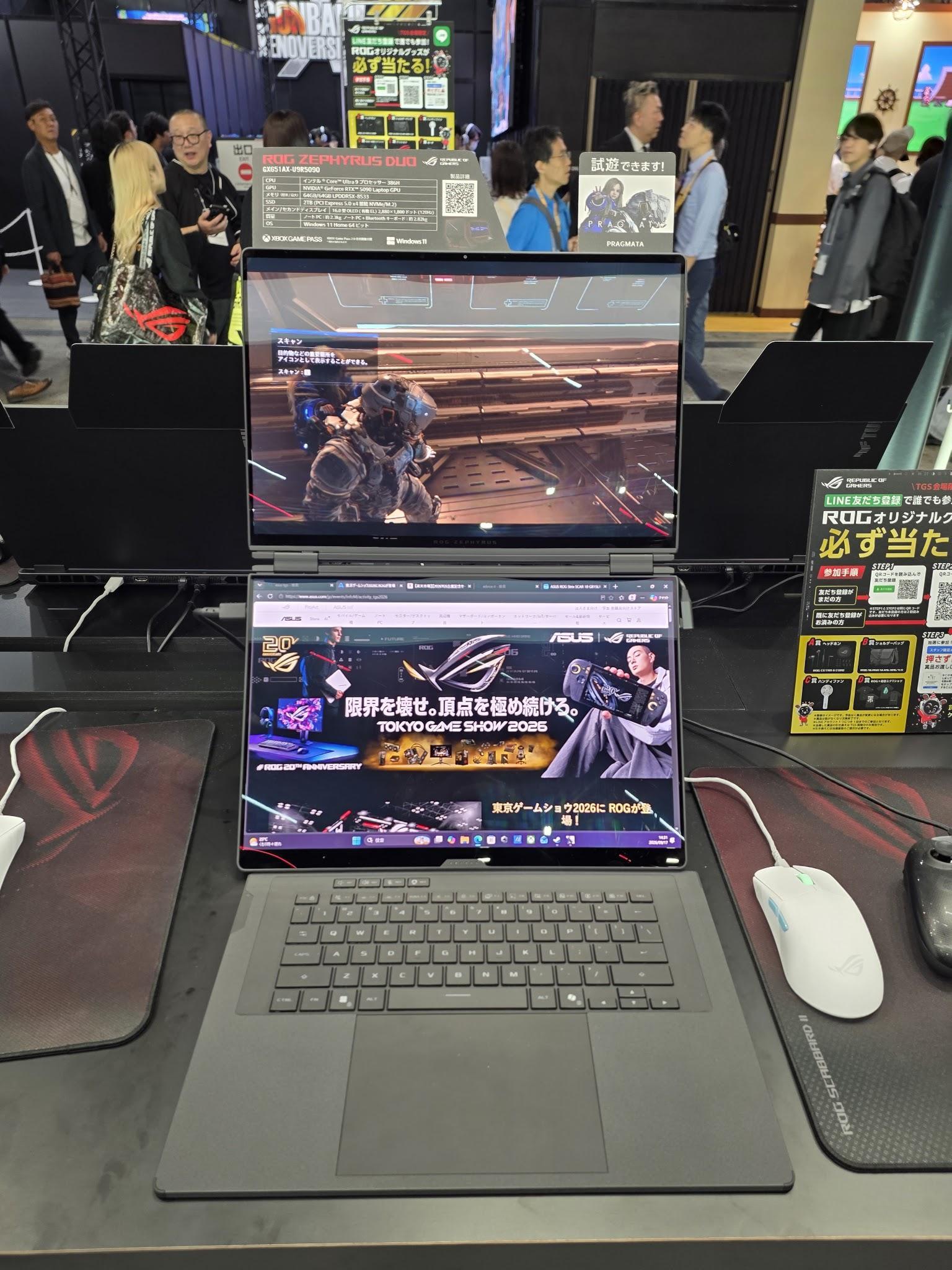 上下2枚のディスプレイでゲームを表示するROG Zephyrus Duo