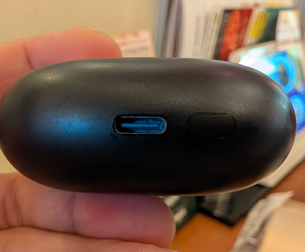 SOUNDPEATS Air6 Proの充電ケースのUSB Type-C端子