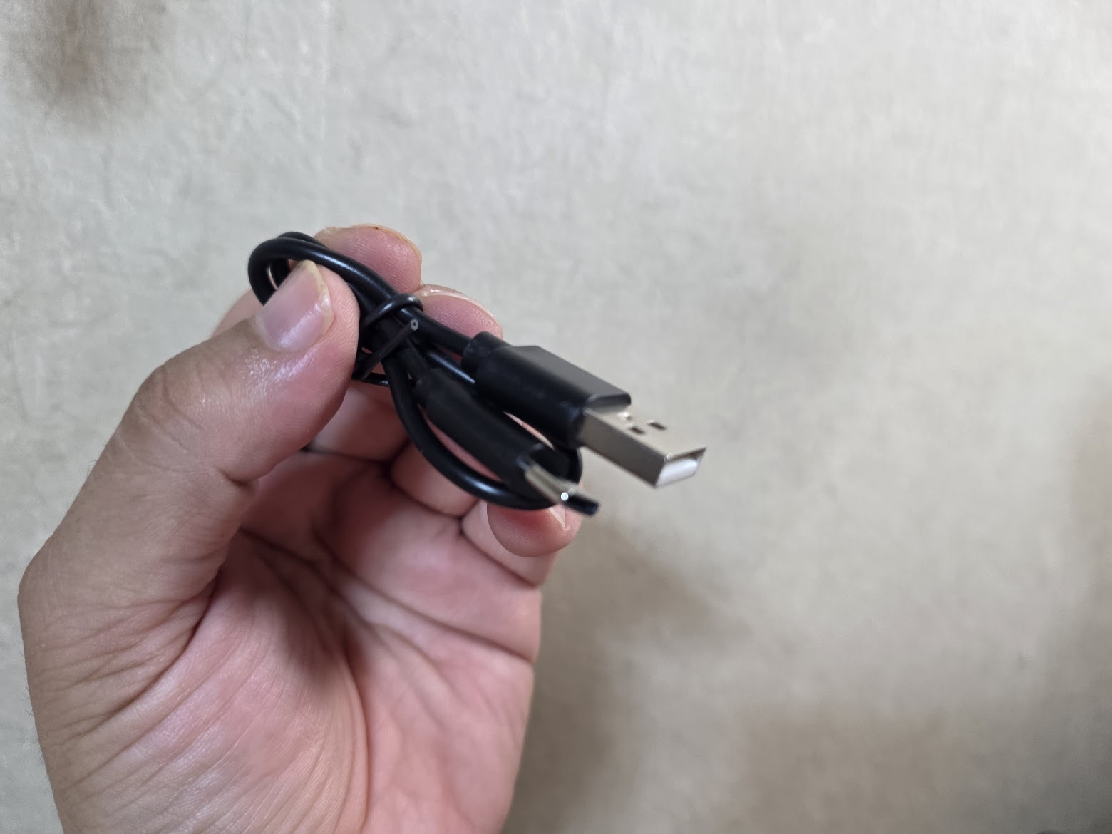 SOUNDPEATS Air6 Pro付属のUSB Type-C充電ケーブル