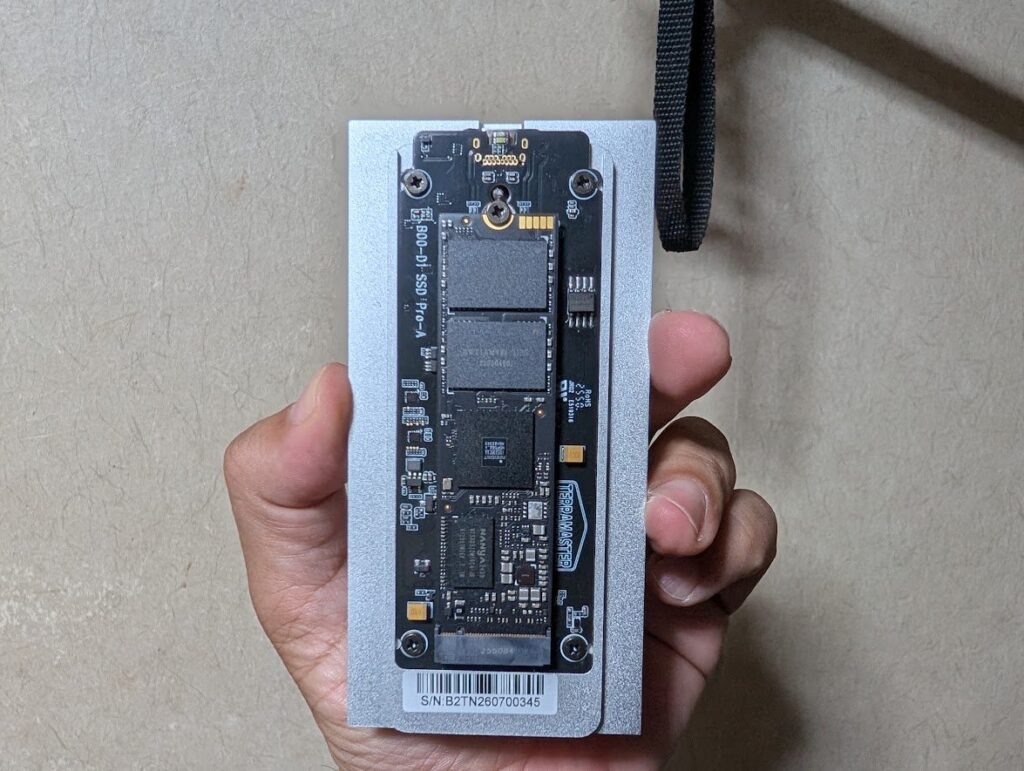 SSDを取り付けたD1 SSD Proの基板全体