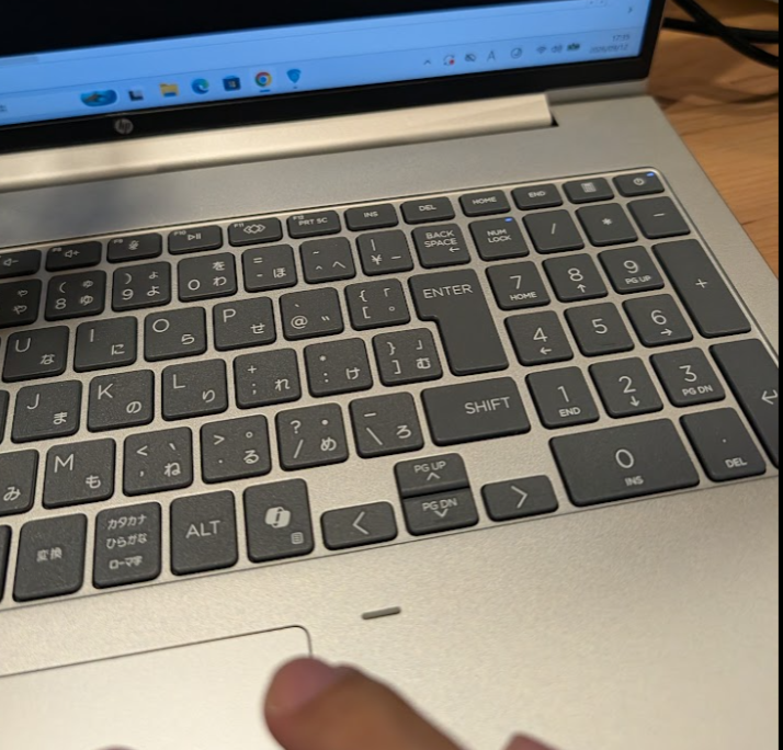 HP ProBook 4 G2a 16 AI PCのテンキー付きキーボード(Enterキーとテンキー)