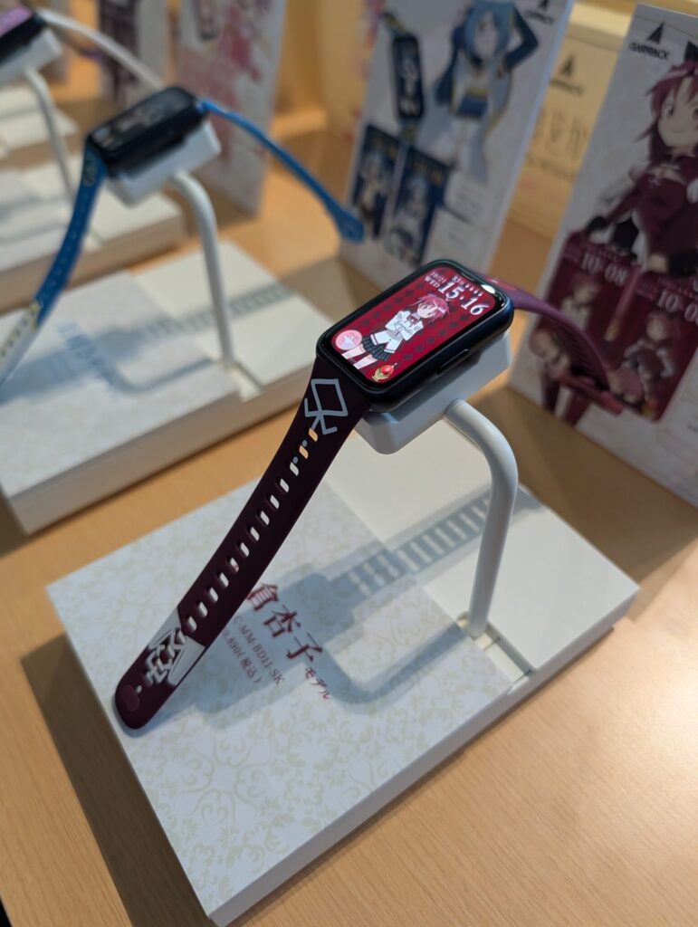 魔法少女まどか☆マギカ スマートウォッチ 佐倉杏子モデルの展示