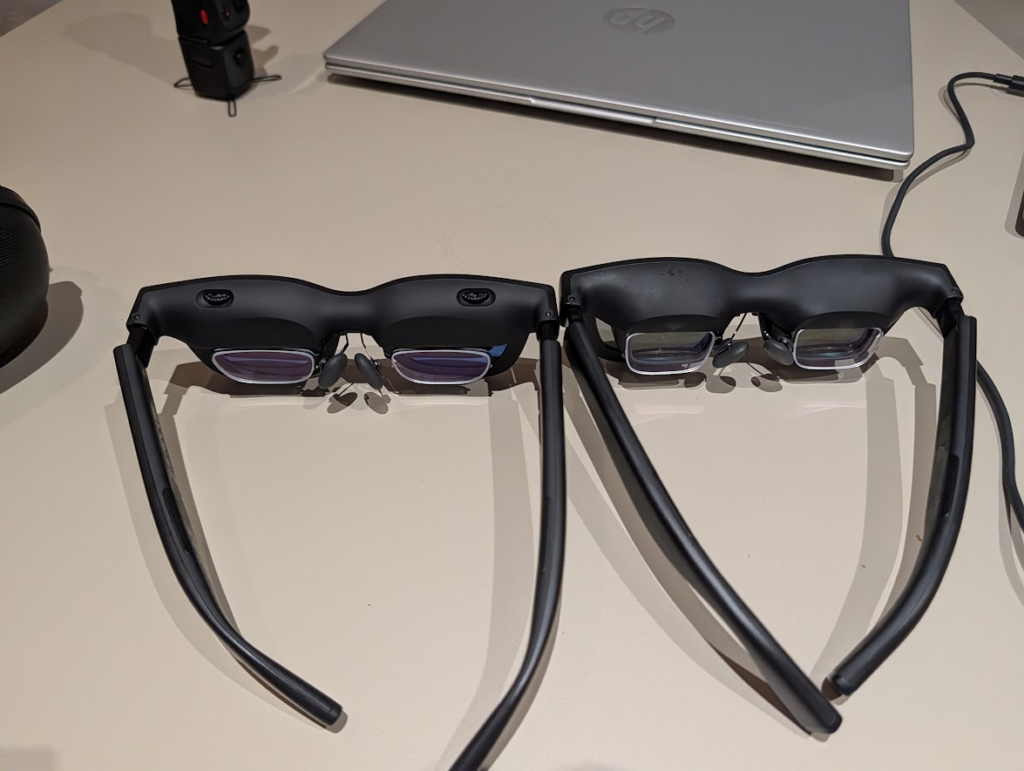 VITURE Pro 2（左）とVITURE Beast（右）を並べた写真