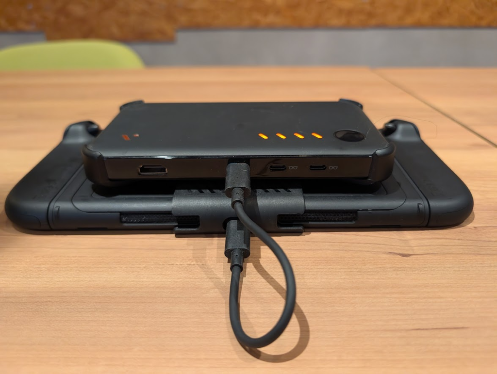 Switch 2とVITURE Pro モバイルドックをUSB-Cケーブルでつないだところ